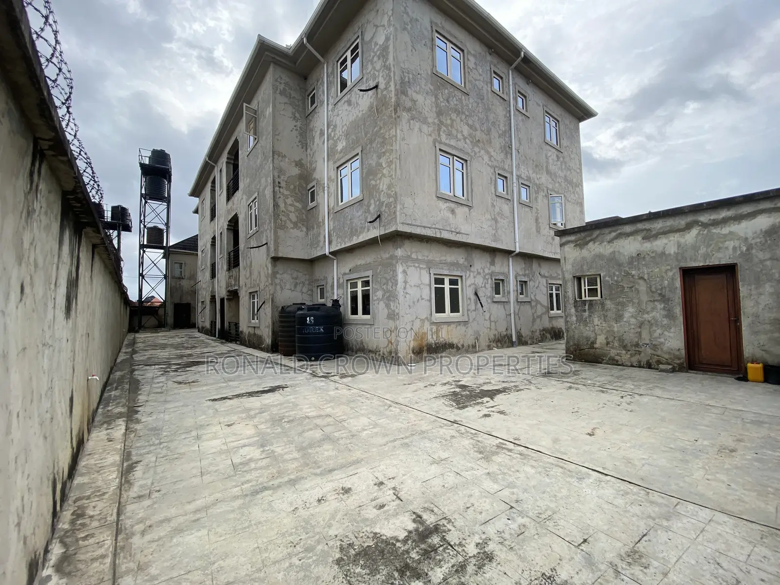 3bdrm Block of Flats in Ago Palace for sale in Ago Palace