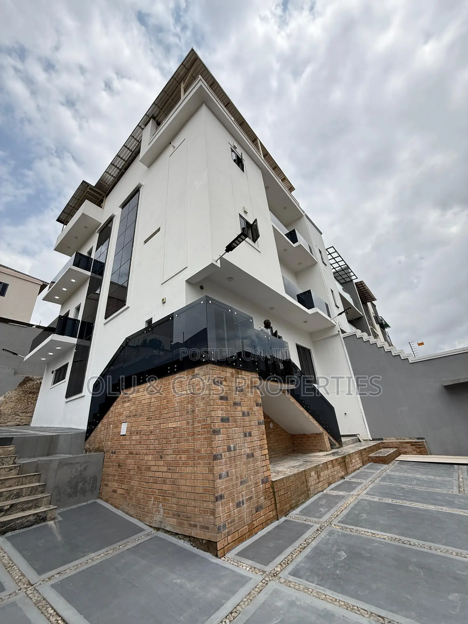 5bdrm Duplex in An Estate In Guzape for sale in Guzape District