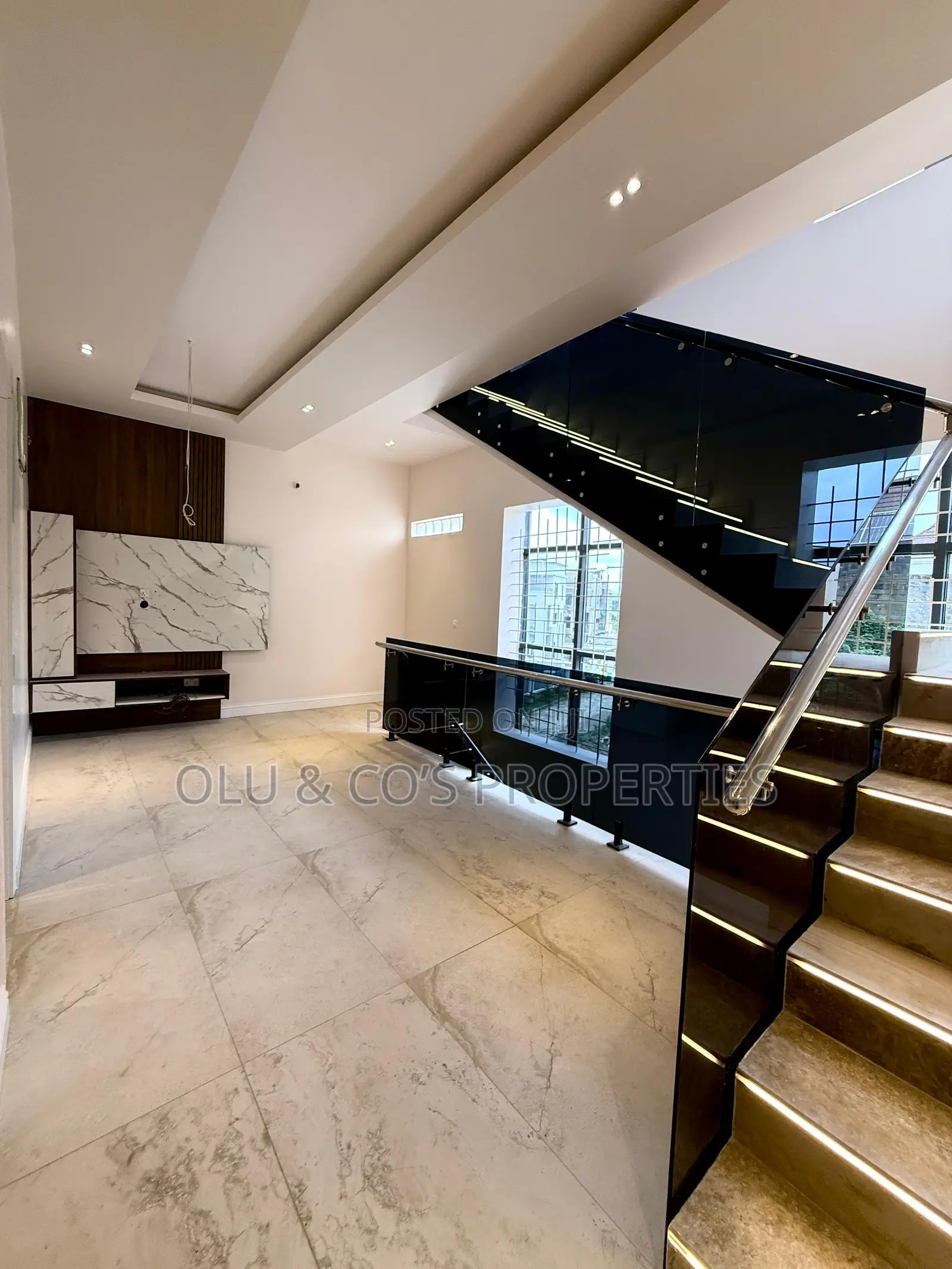 5bdrm Duplex in An Estate In Guzape for sale in Guzape District