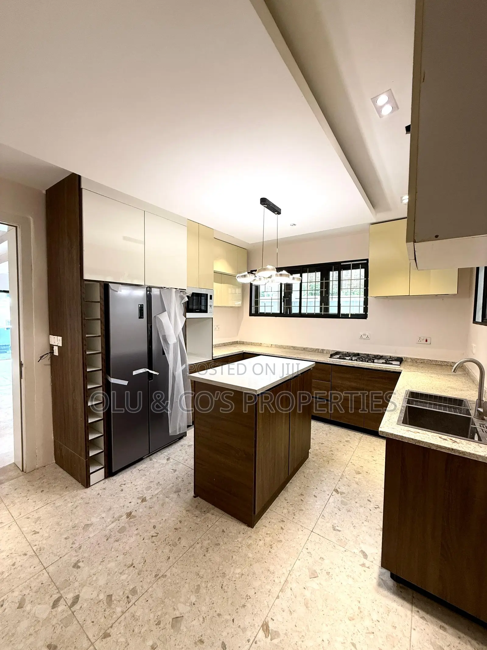 5bdrm Duplex in An Estate In Guzape for sale in Guzape District