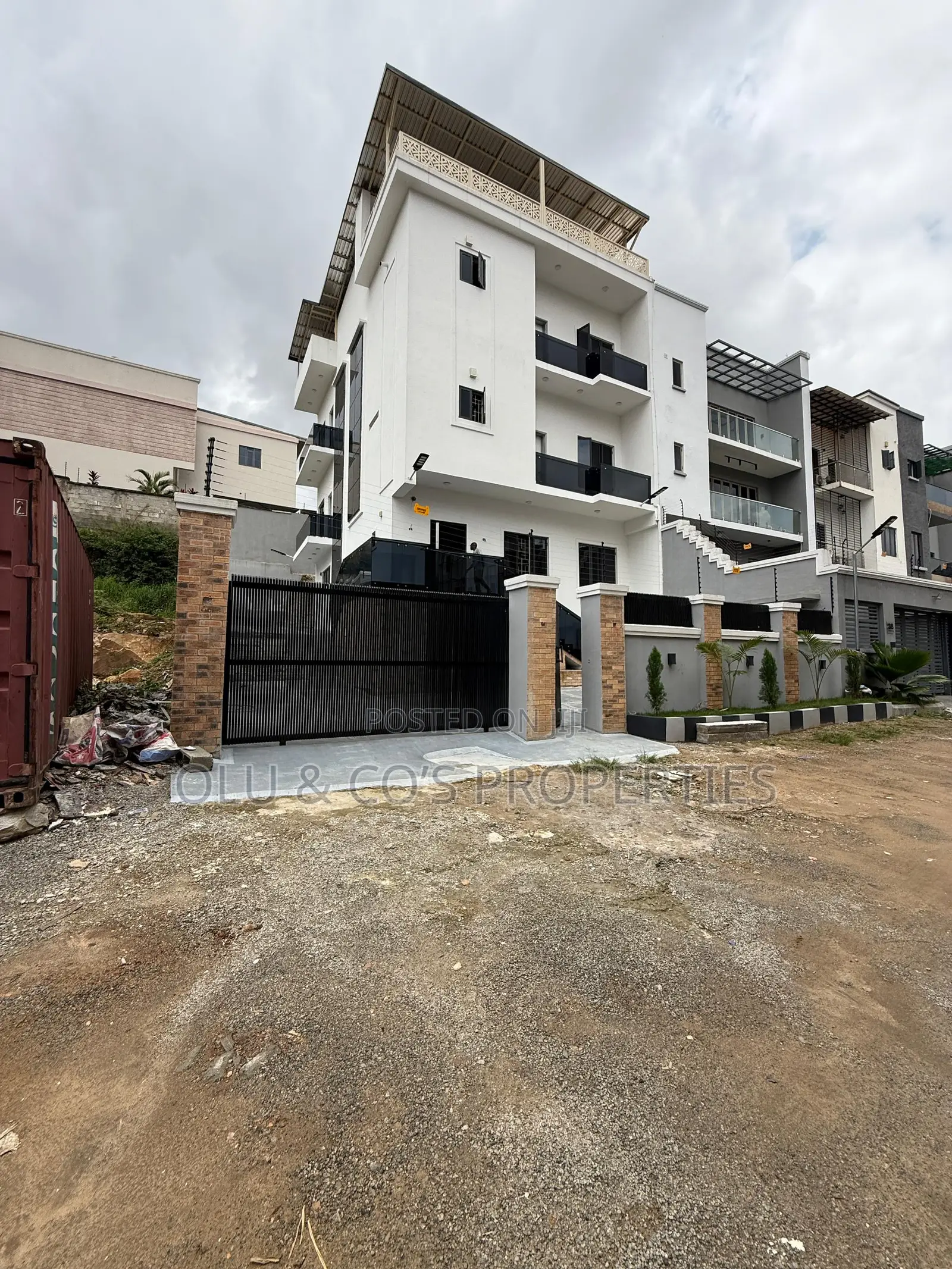 5bdrm Duplex in An Estate In Guzape for sale in Guzape District
