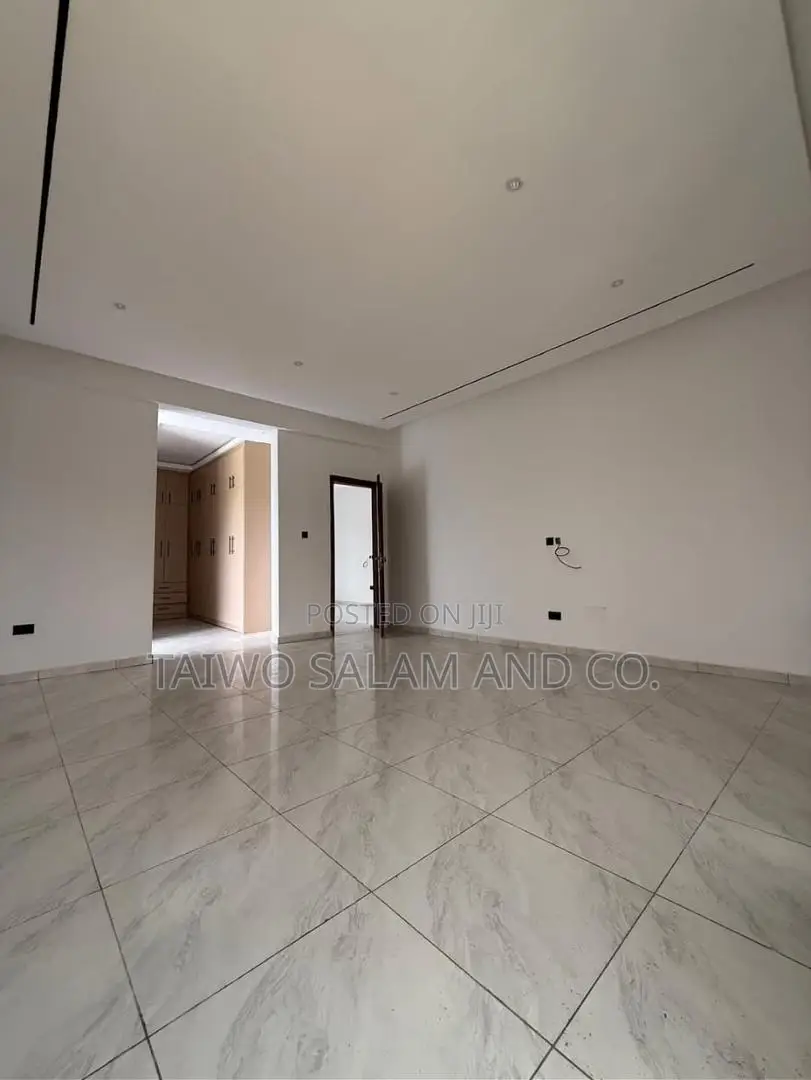 4bdrm Duplex in Akobo for sale in Akobo