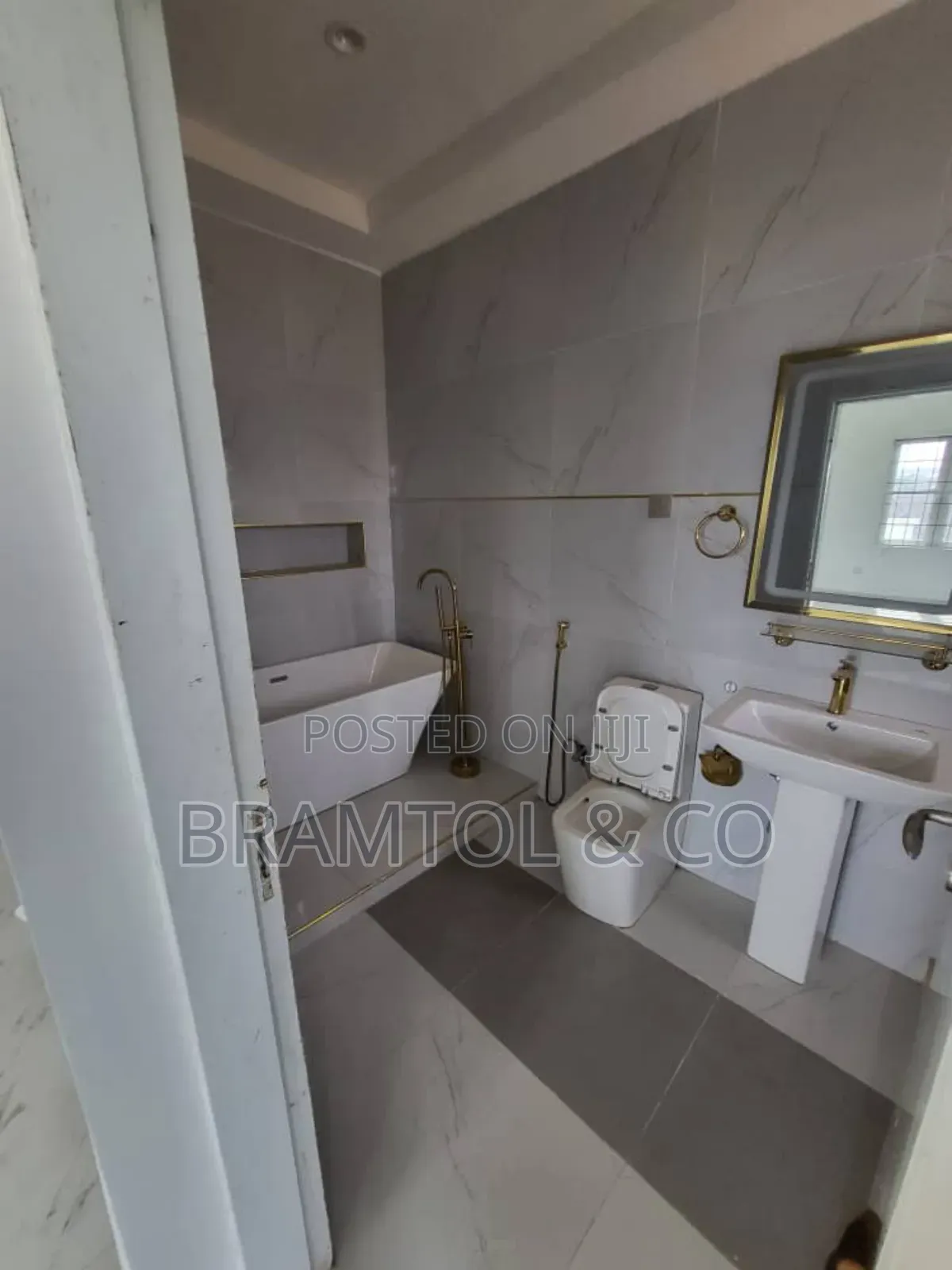 5bdrm Duplex in Idu Industrial for rent in Idu Industrial
