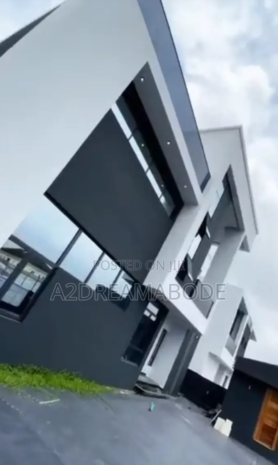 5bdrm Duplex in Royal Garden Estate, Ajah for sale in Ajah