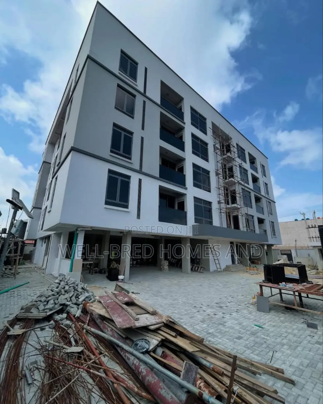 3bdrm Apartment In Lekki Phase 1 For Sale in Lekki Phase 1