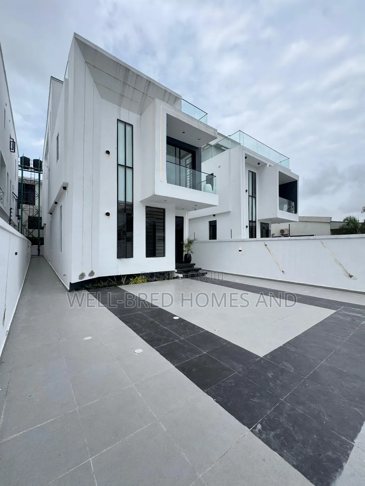 5bdrm Duplex in Lekki Phase 1 for sale in Lekki Phase 1