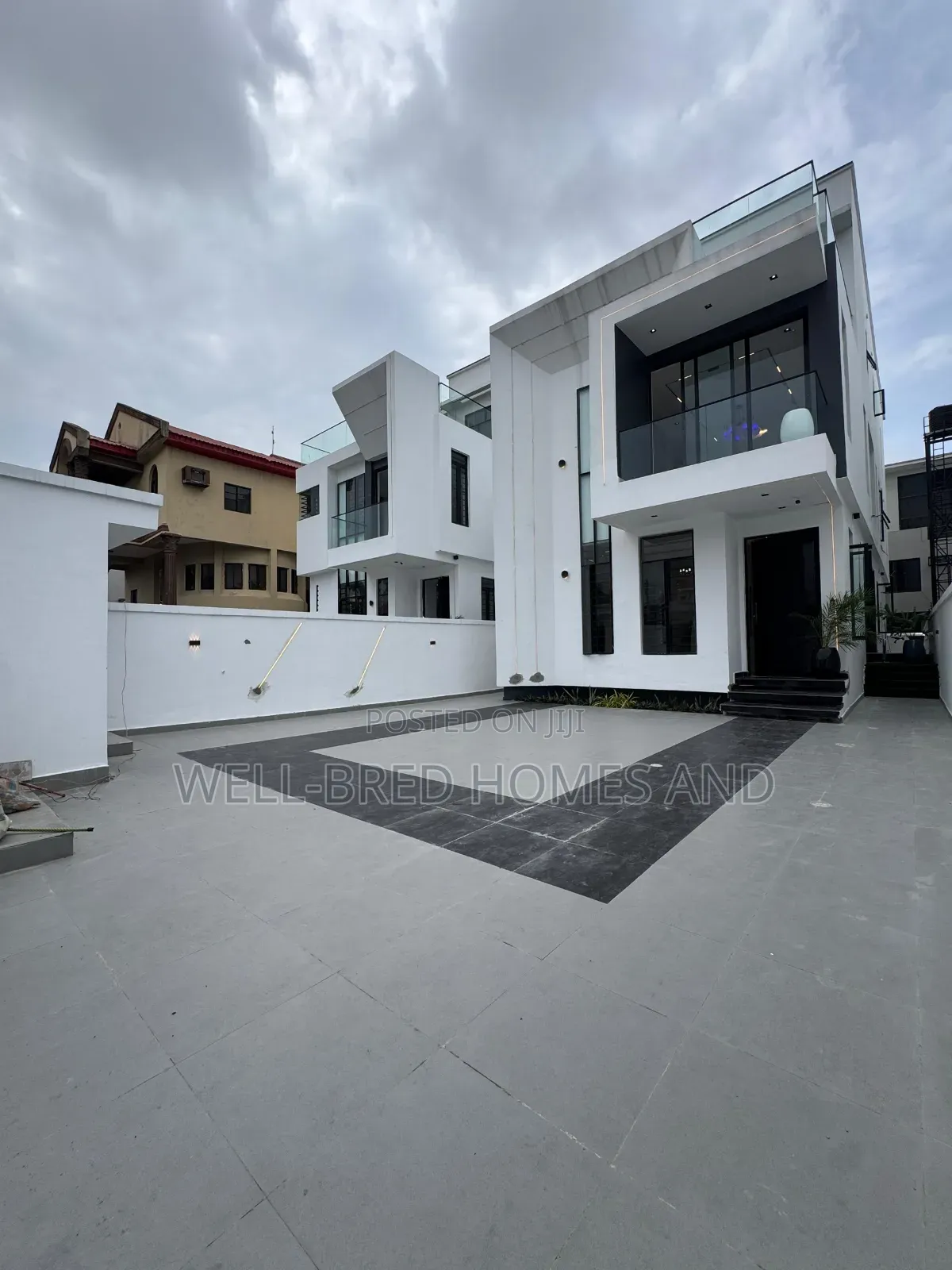 5bdrm Duplex in Lekki Phase 1 for sale in Lekki Phase 1