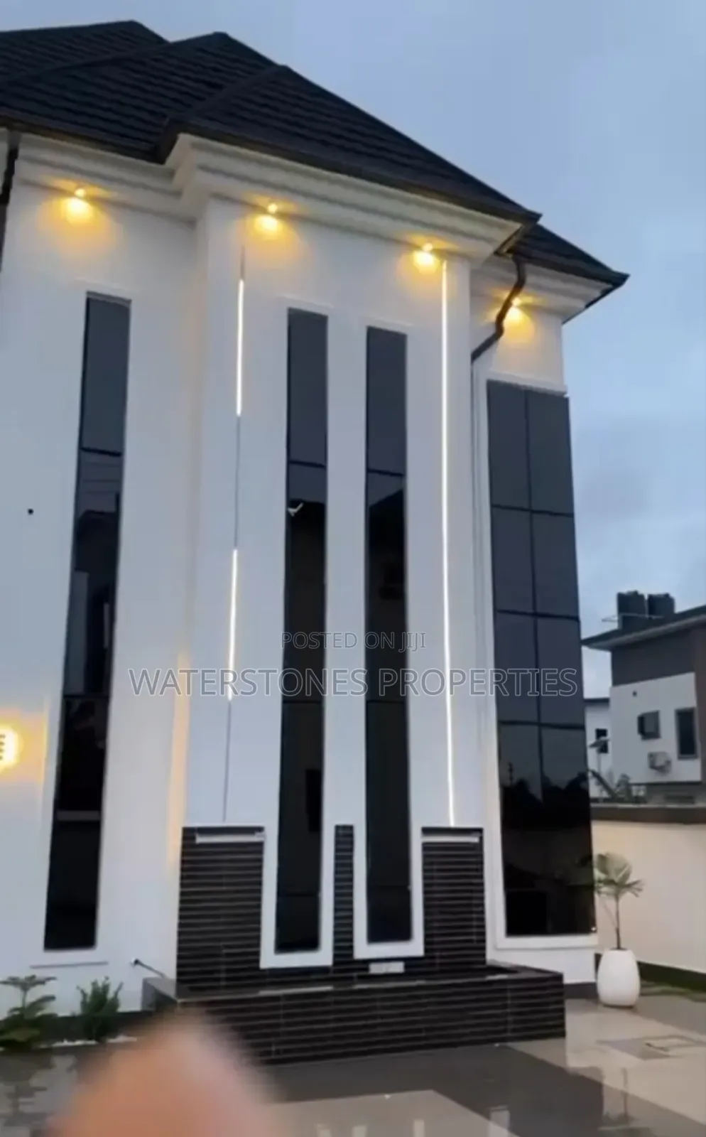 5bdrm Duplex in Nta  Housing Estate, Oshimili South for sale in Oshimili South