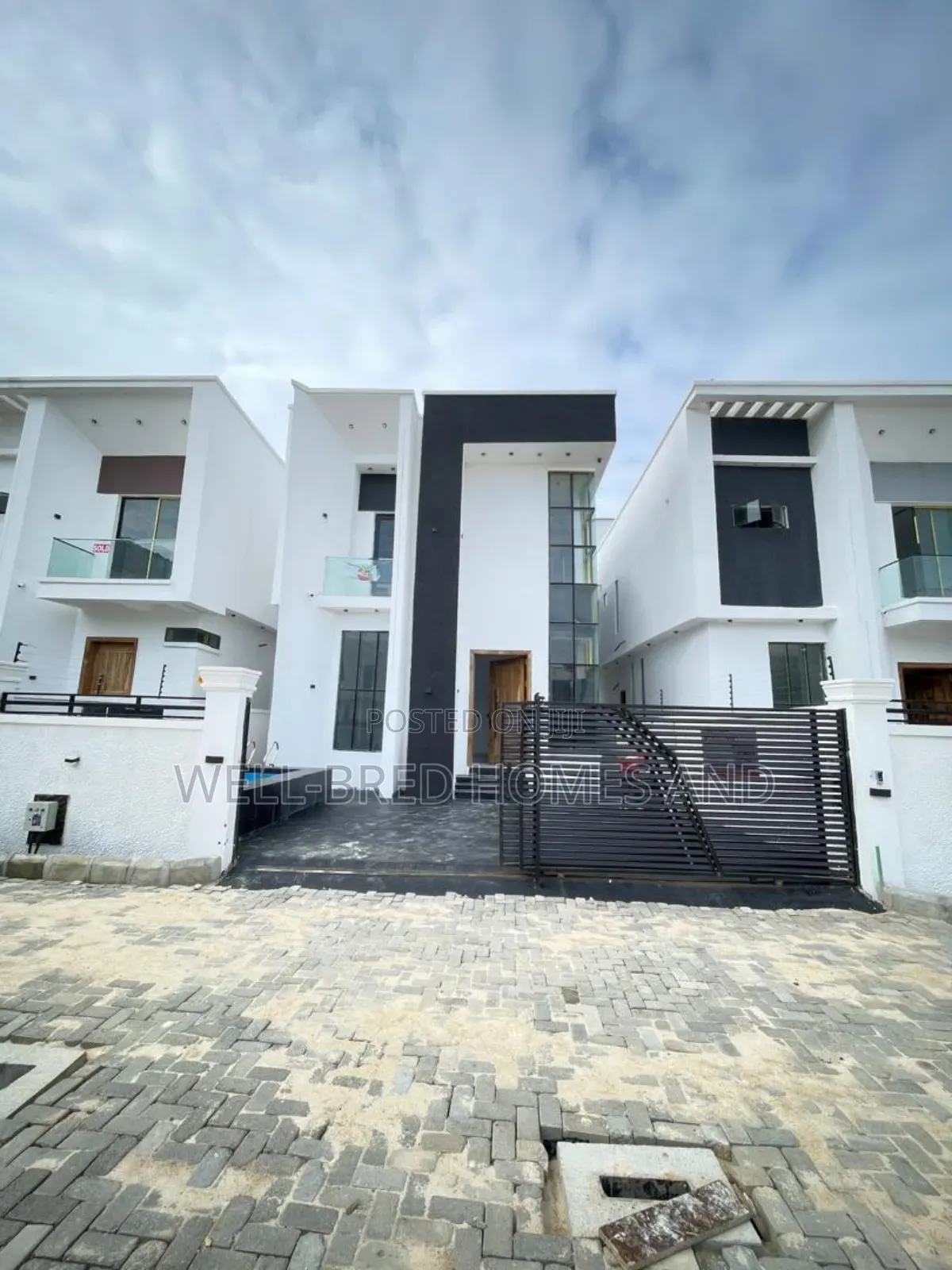 4bdrm Duplex in Chevron Lekki Lagos for sale in Lekki