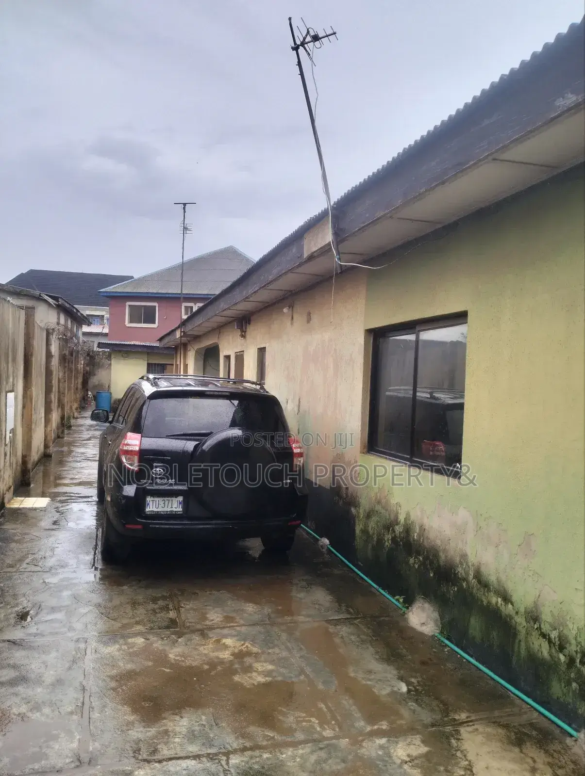6bdrm Bungalow in Ikotun Idimu Road, Iseri Olofin for sale in Iseri Olofin