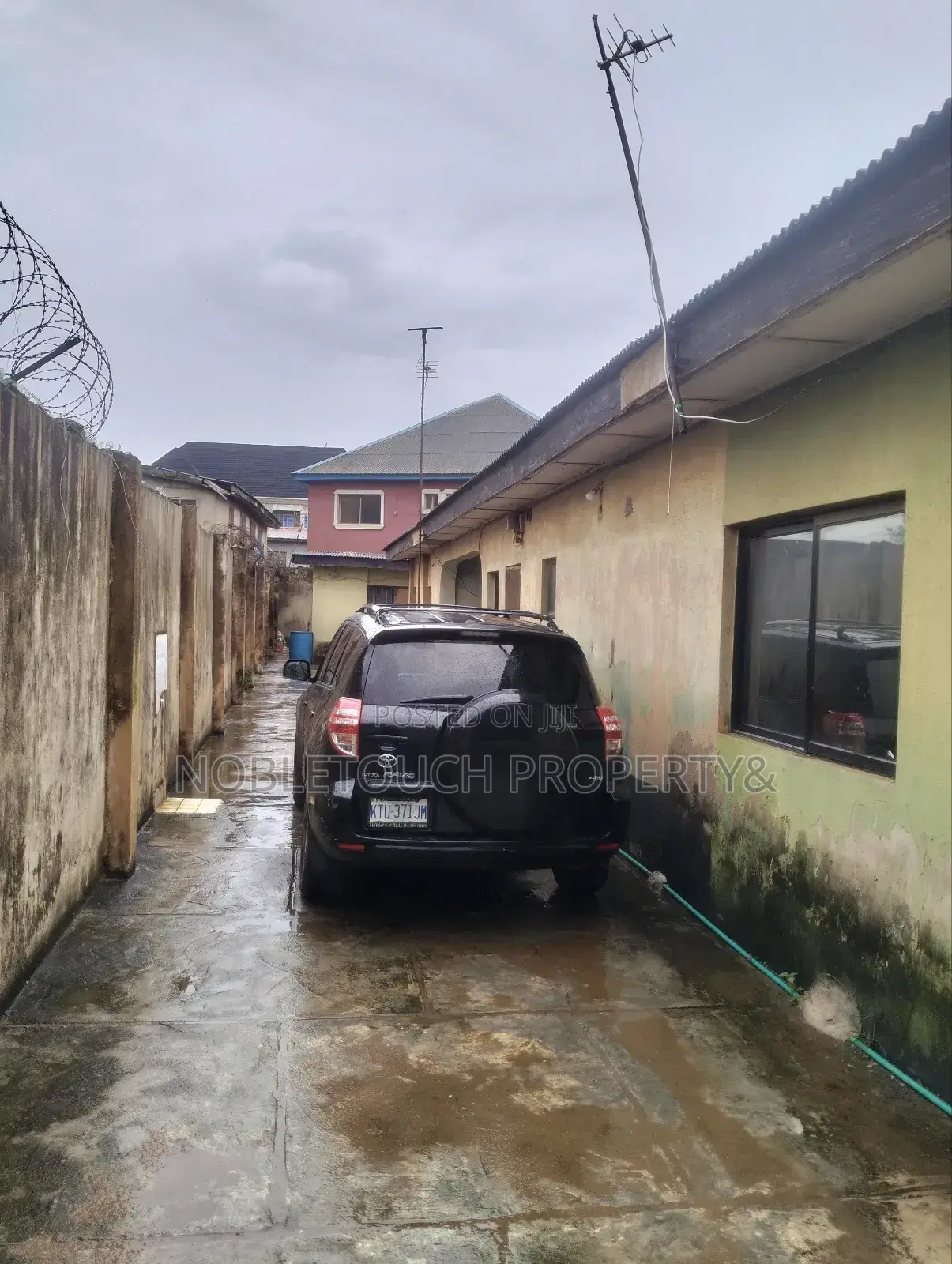 6bdrm Bungalow in Ikotun Idimu Road, Iseri Olofin for sale in Iseri Olofin