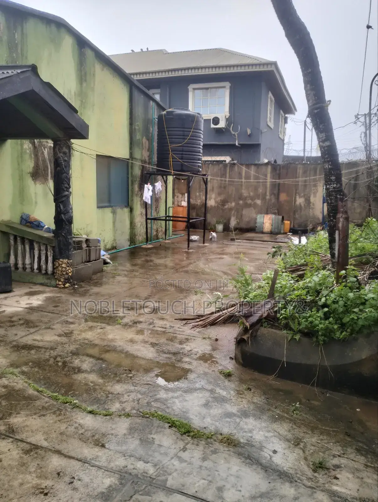 6bdrm Bungalow in Ikotun Idimu Road, Iseri Olofin for sale in Iseri Olofin