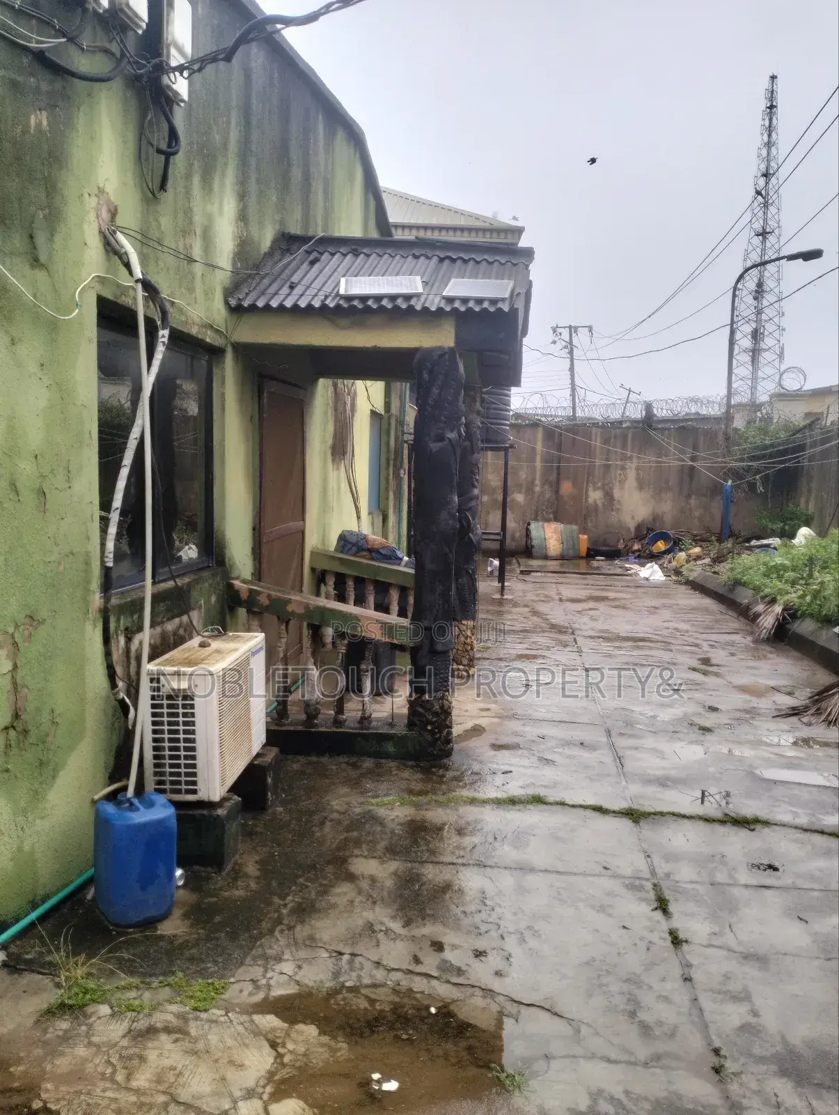 6bdrm Bungalow in Ikotun Idimu Road, Iseri Olofin for sale in Iseri Olofin