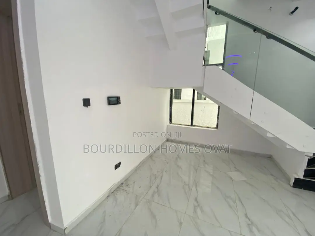 4bdrm Duplex in Chevron for sale in Chevron