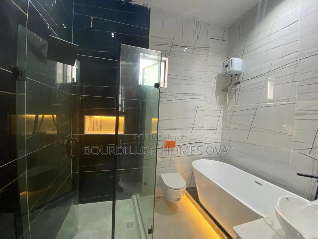4bdrm Duplex in Chevron for sale in Chevron