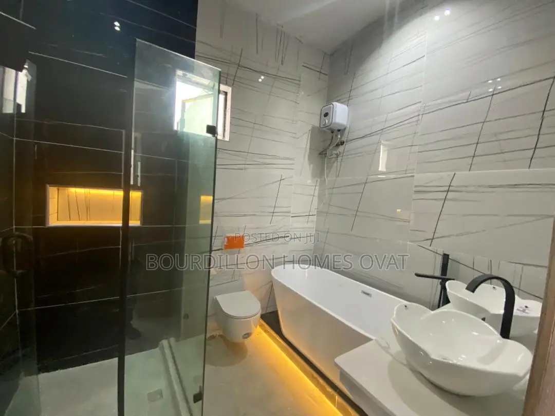 4bdrm Duplex in Chevron for sale in Chevron