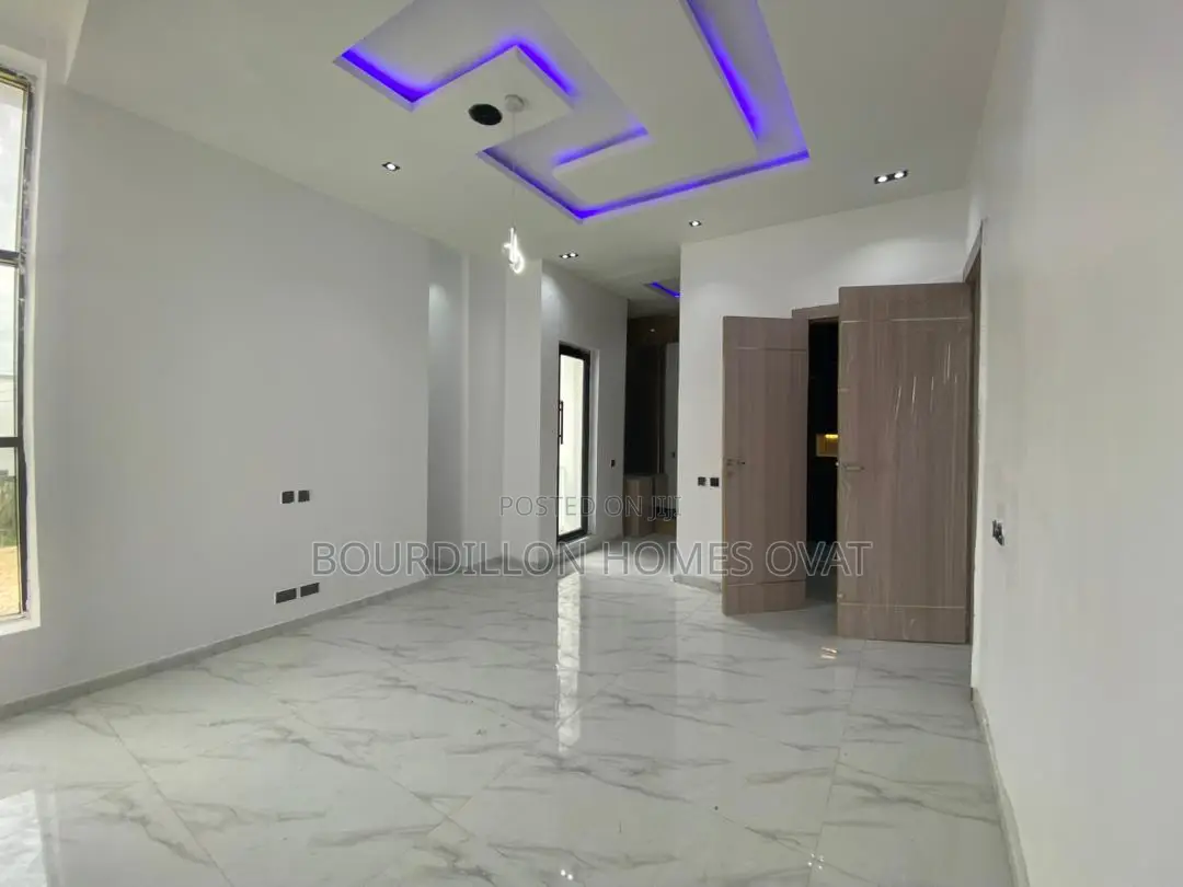 4bdrm Duplex in Chevron for sale in Chevron