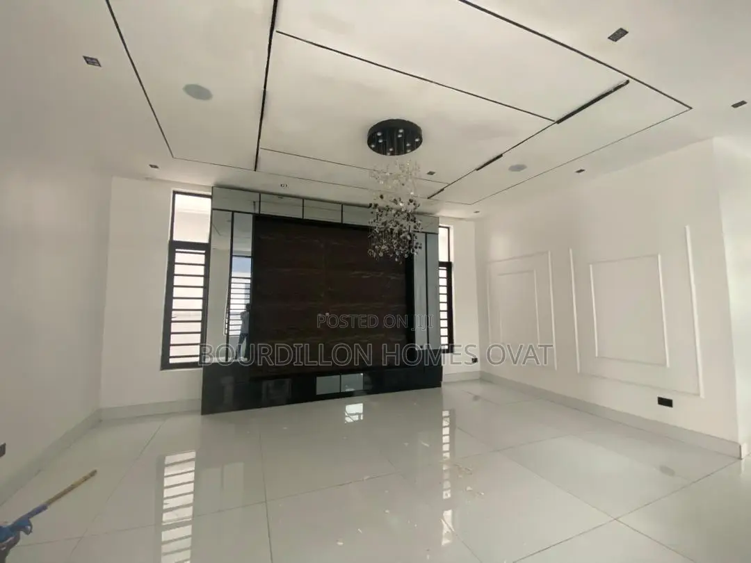 5bdrm Duplex in Chevron Lekki Lagos for sale in Chevron