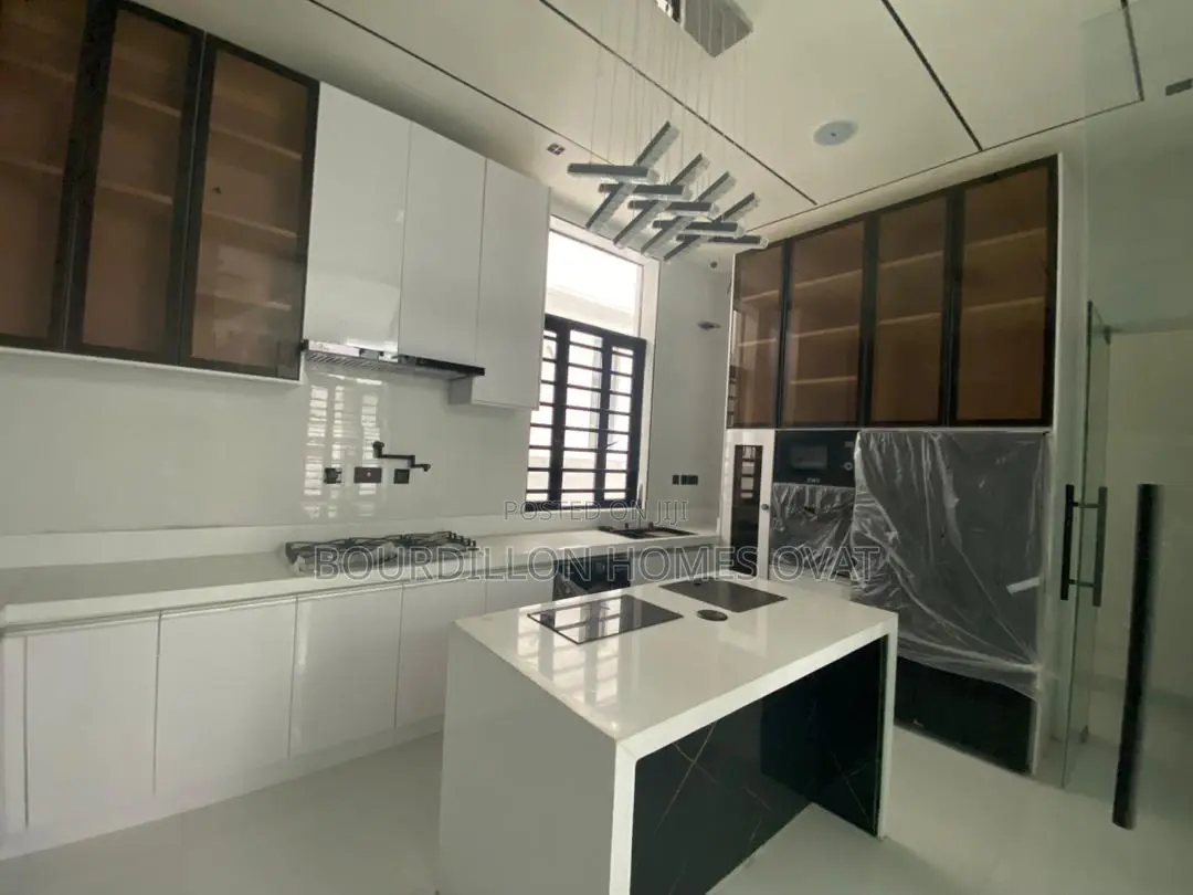 5bdrm Duplex in Chevron Lekki Lagos for sale in Chevron