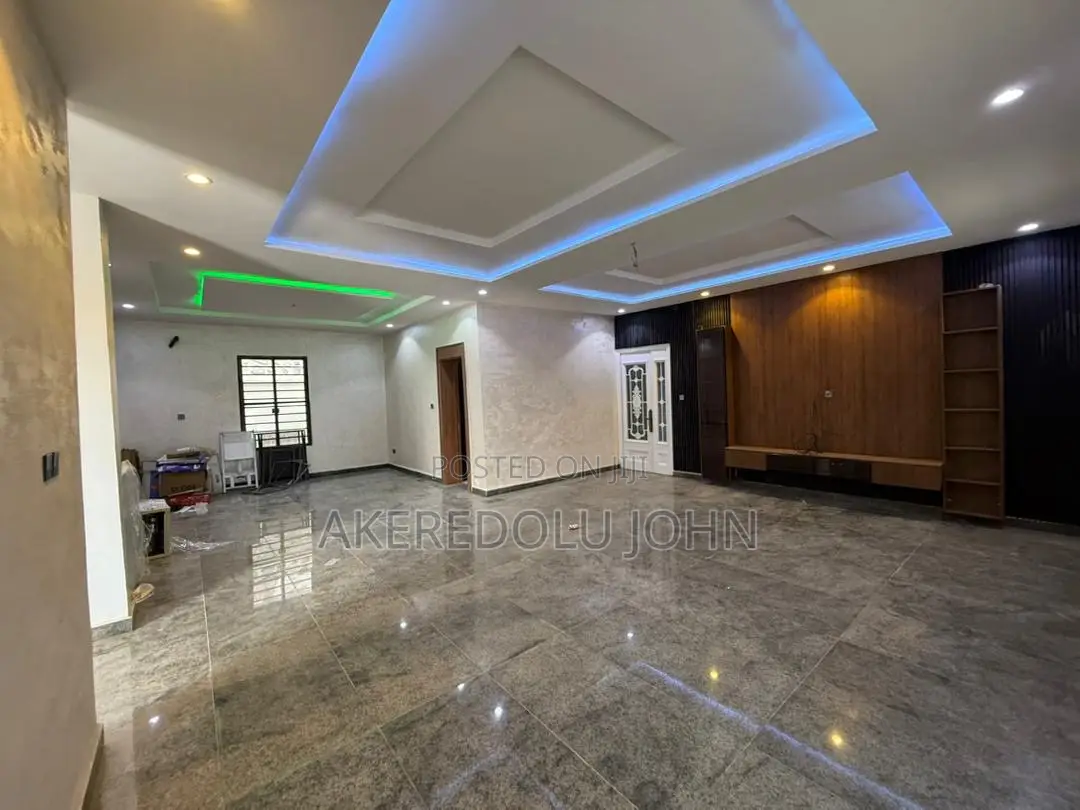 5bdrm Duplex in Apo Resettlement for sale in Apo Resettlement
