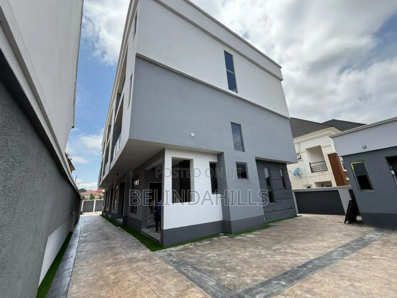 4bdrm Townhouse/Terrace in Apo Resettlement for sale in Apo Resettlement
