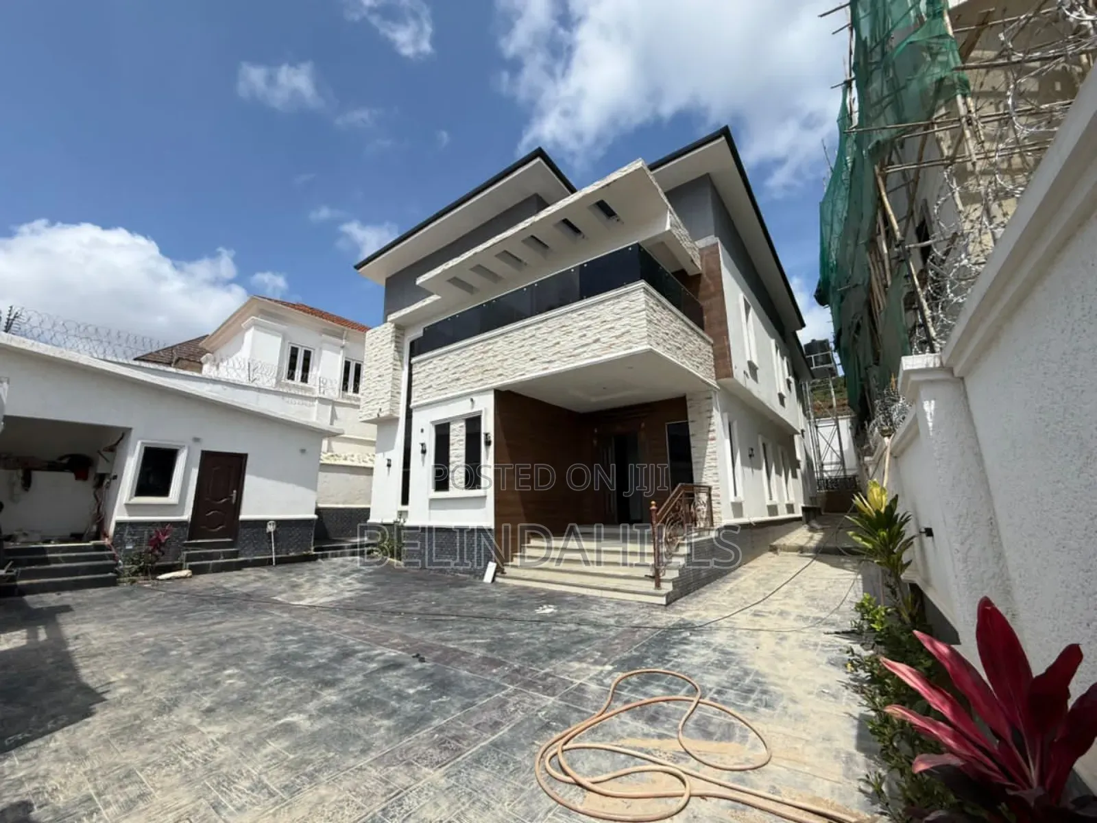 5bdrm Duplex in Apo Resettlement for sale in Apo Resettlement