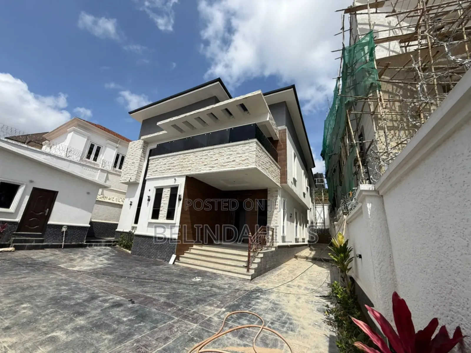 5bdrm Duplex in Apo Resettlement for sale in Apo Resettlement