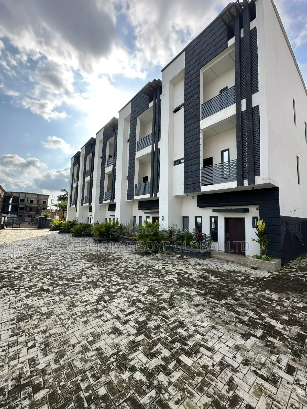 4bdrm Townhouse/Terrace in Lifecamp for sale in Life Camp