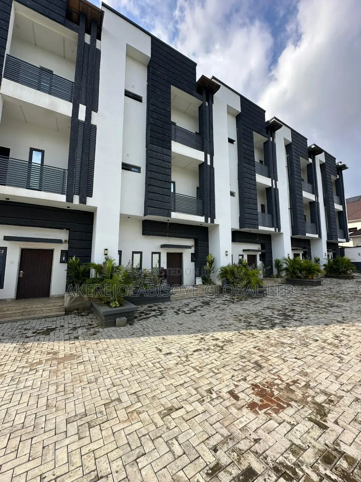 4bdrm Townhouse/Terrace in Lifecamp for sale in Life Camp