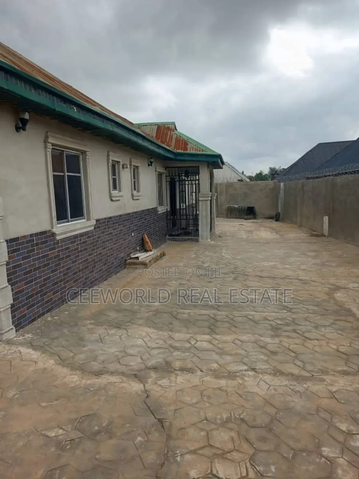 2bdrm Block of Flats in Ogeroju Street Bako, Apata for sale in Apata
