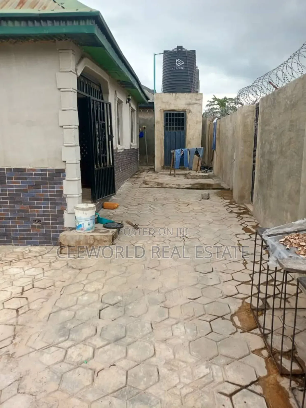 2bdrm Block of Flats in Ogeroju Street Bako, Apata for sale in Apata