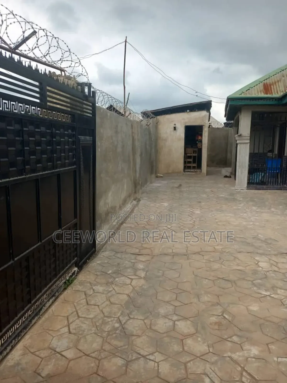 2bdrm Block of Flats in Ogeroju Street Bako, Apata for sale in Apata