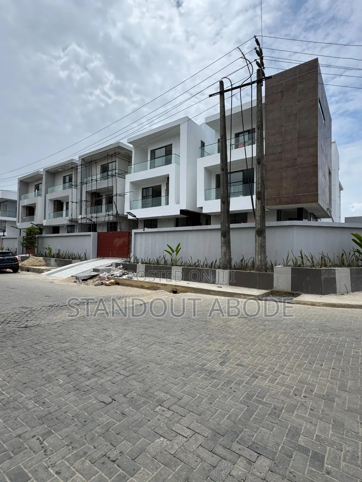 5bdrm Duplex in Secure Estate, Lekki Phase 1 for sale in Lekki Phase 1