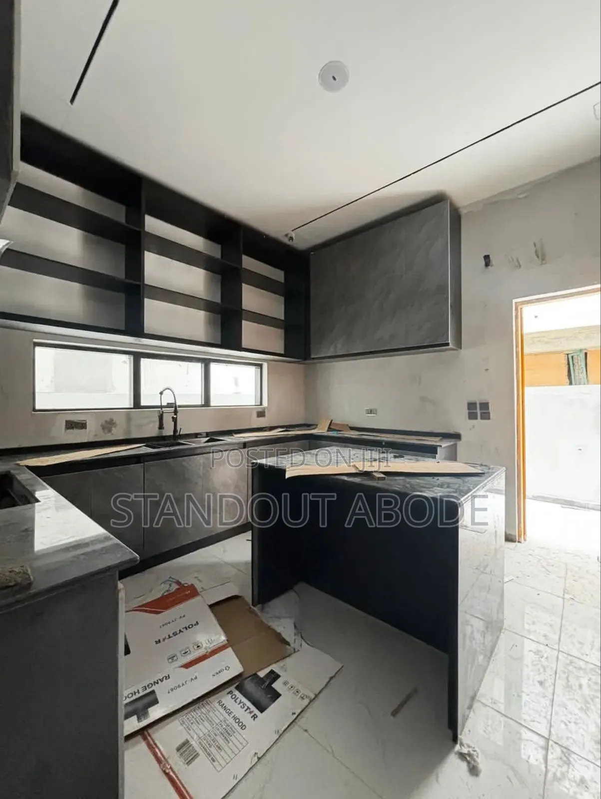 5bdrm Duplex in Secure Estate, Lekki Phase 1 for sale in Lekki Phase 1