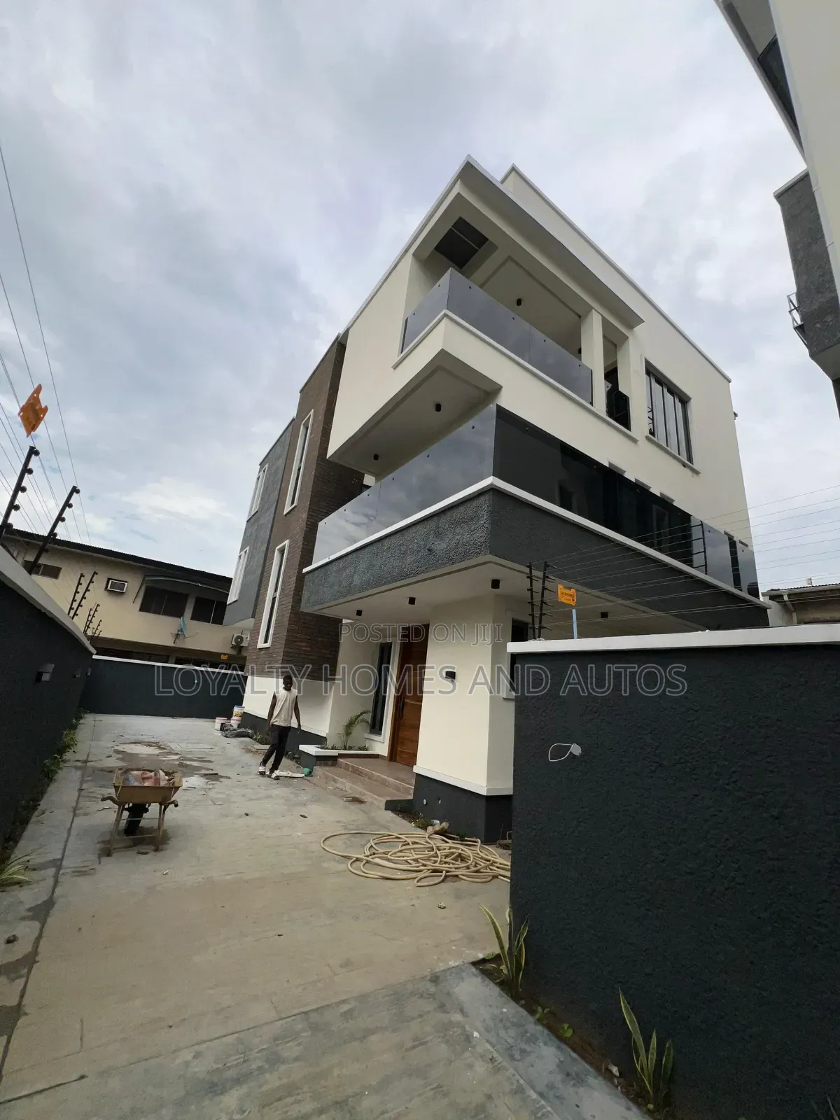 5bdrm Duplex in Adeniyi Jones Ikeja for sale in Adeniyi Jones