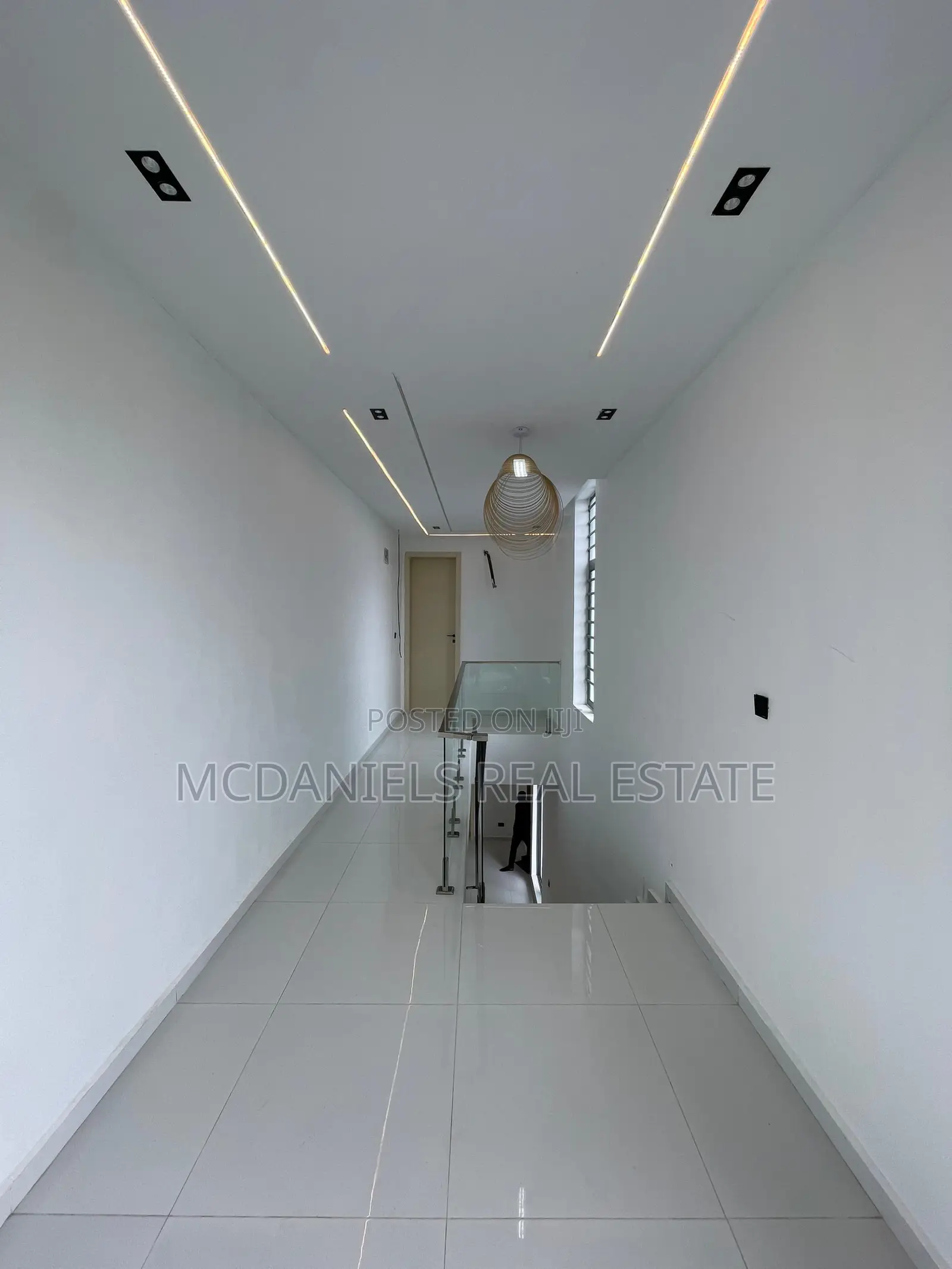 Furnished 6bdrm Duplex in Chevron for sale in Chevron
