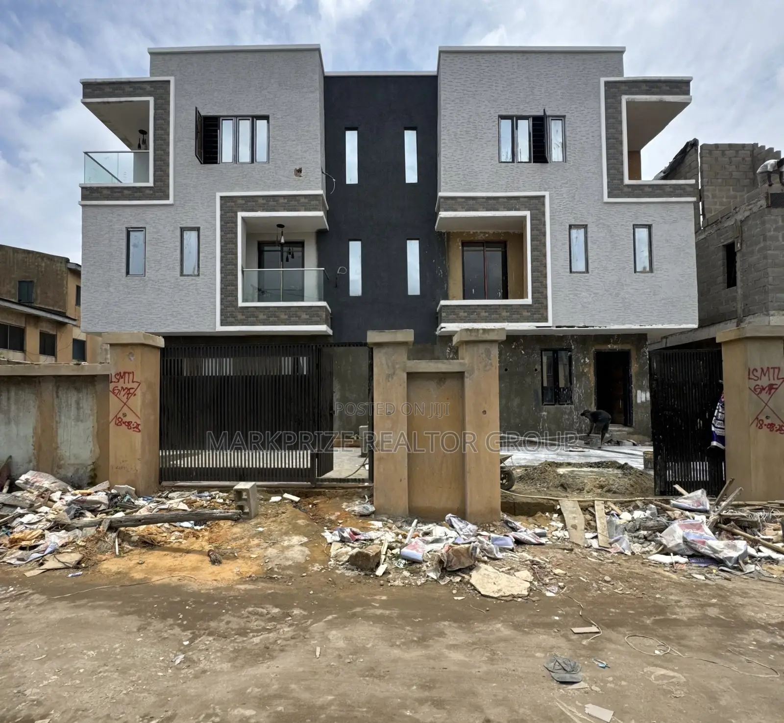 4bdrm Duplex in Berger Lagos for sale in Berger