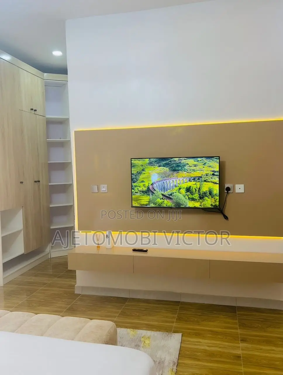 Luxury 4bedroom Apartment With Ps5 in Chevron