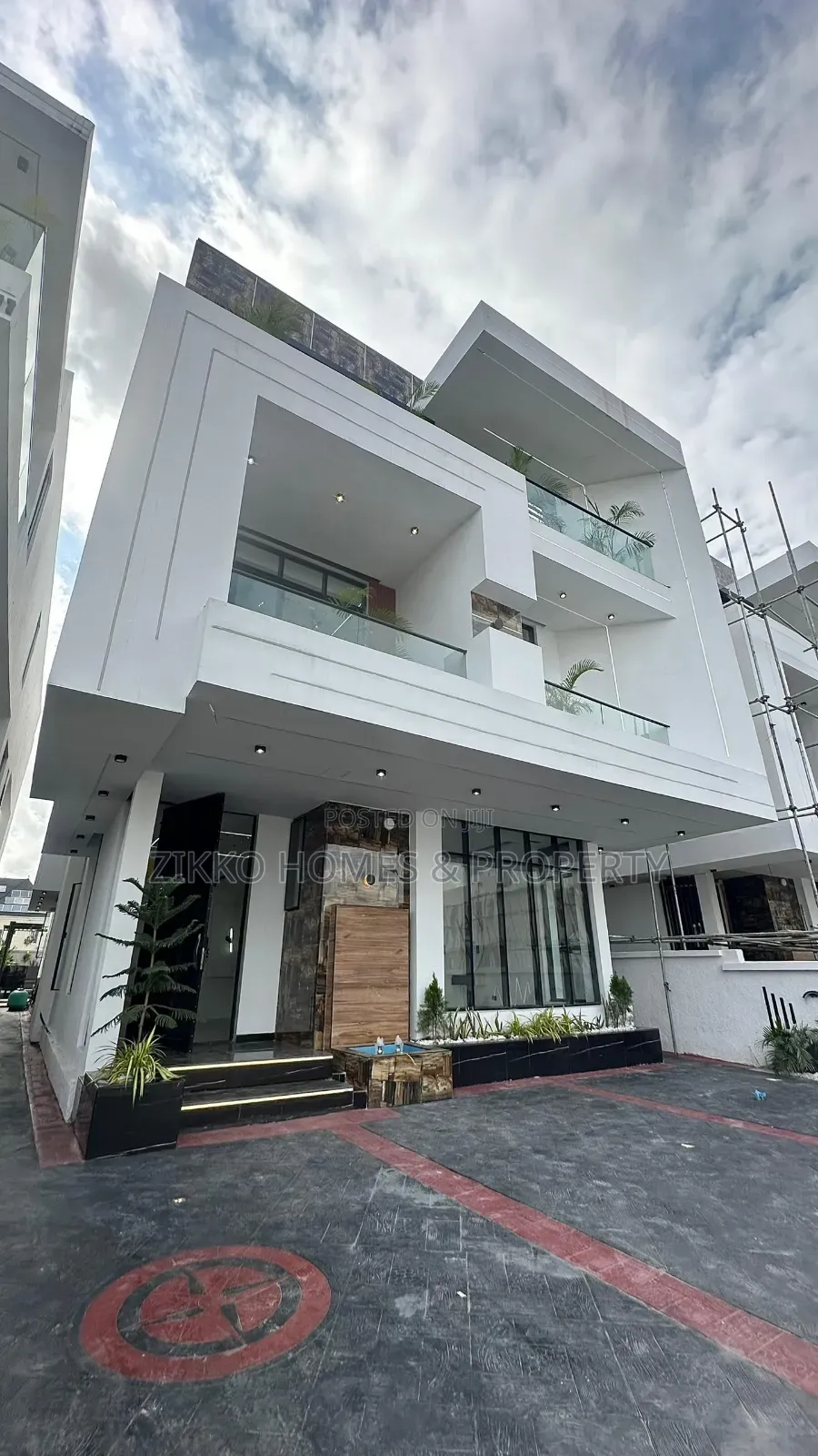 6bdrm Duplex in Chevron Drive, Lekki for sale in Lekki