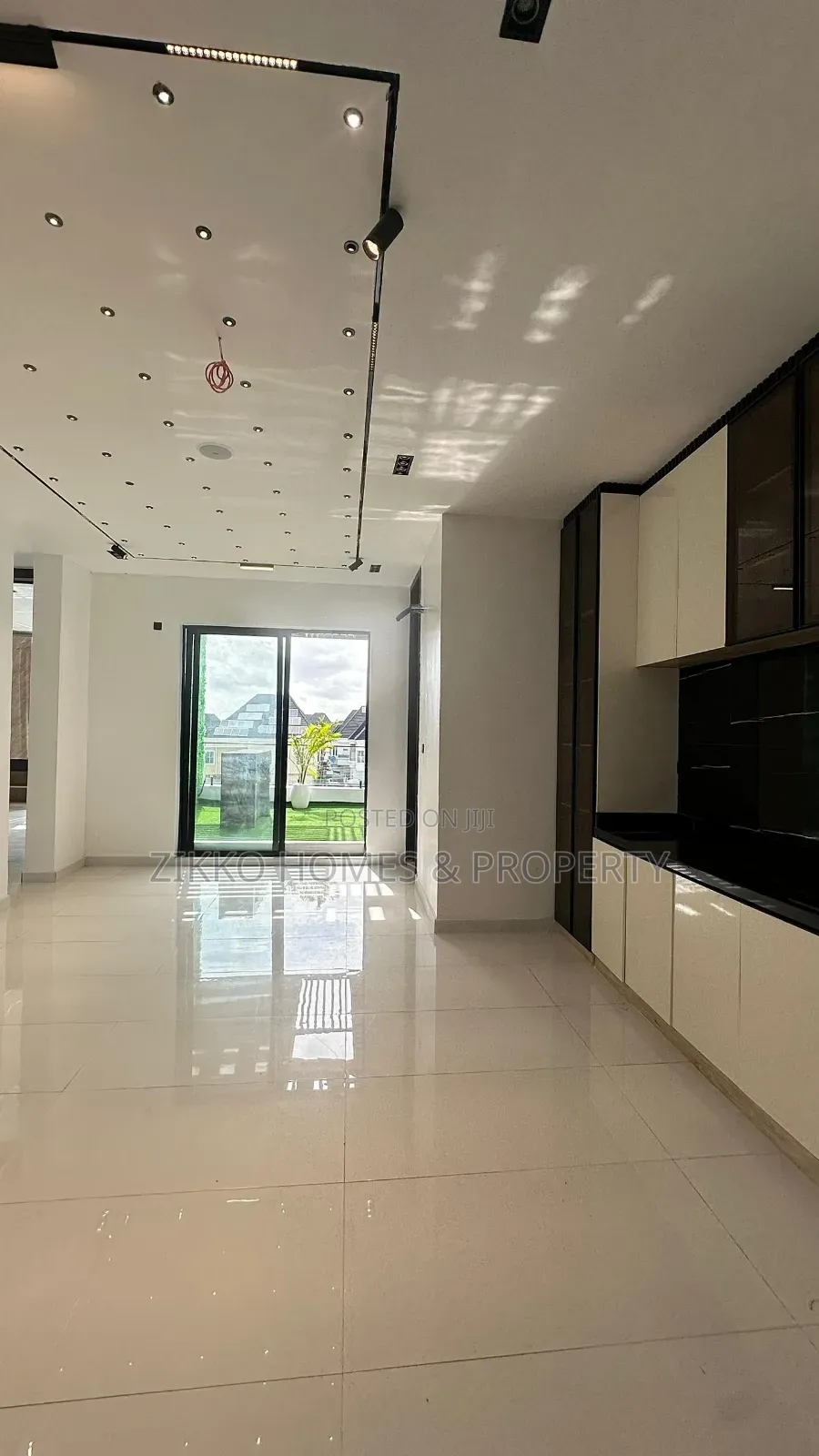 6bdrm Duplex in Chevron Drive, Lekki for sale in Lekki