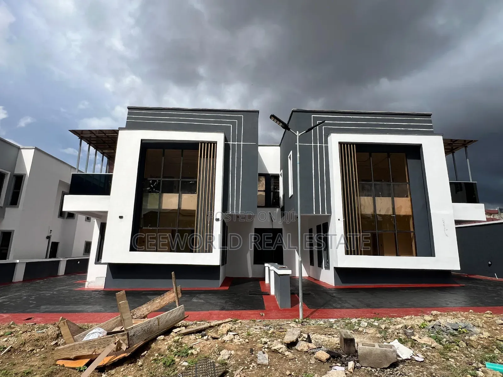 4bdrm Duplex in Chief Lateef Oyelade for sale in Oluyole Estate