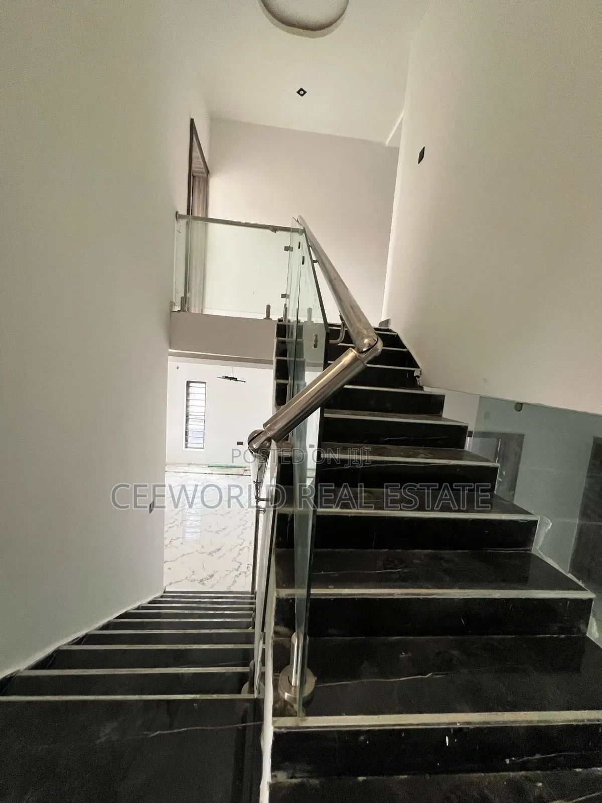 4bdrm Duplex in Chief Lateef Oyelade for sale in Oluyole Estate