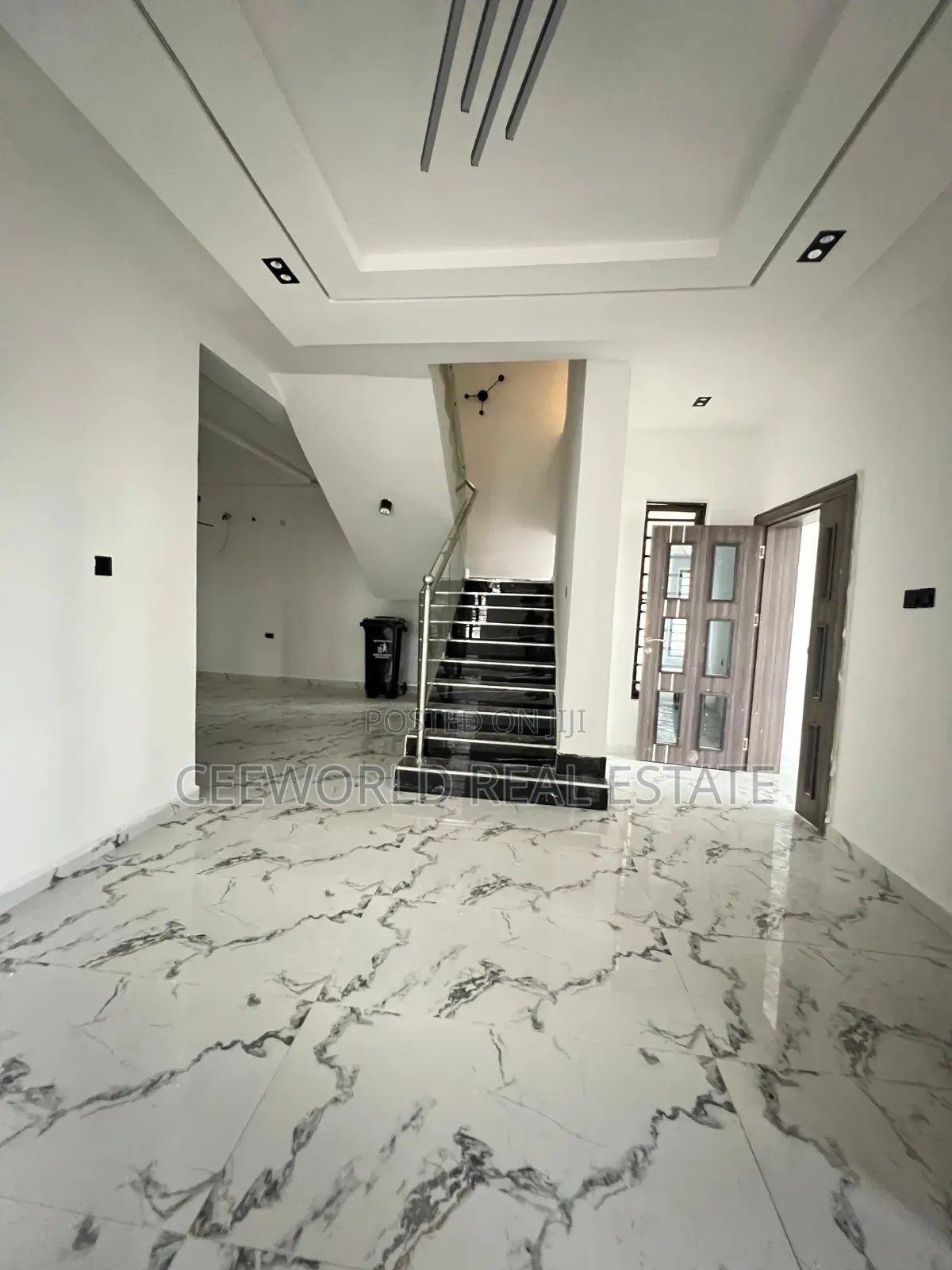 4bdrm Duplex in Chief Lateef Oyelade for sale in Oluyole Estate