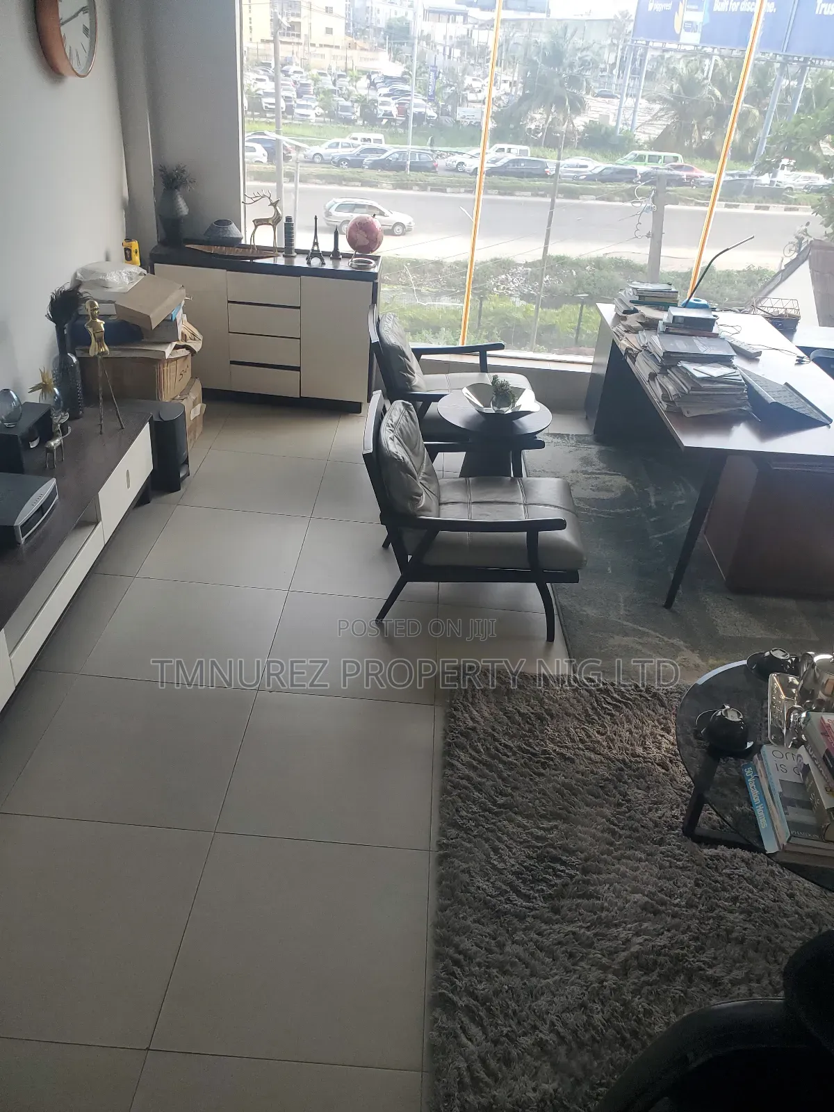 Very Big Open Space Showroom at Lekki Phase1 Facing the Express in Lekki