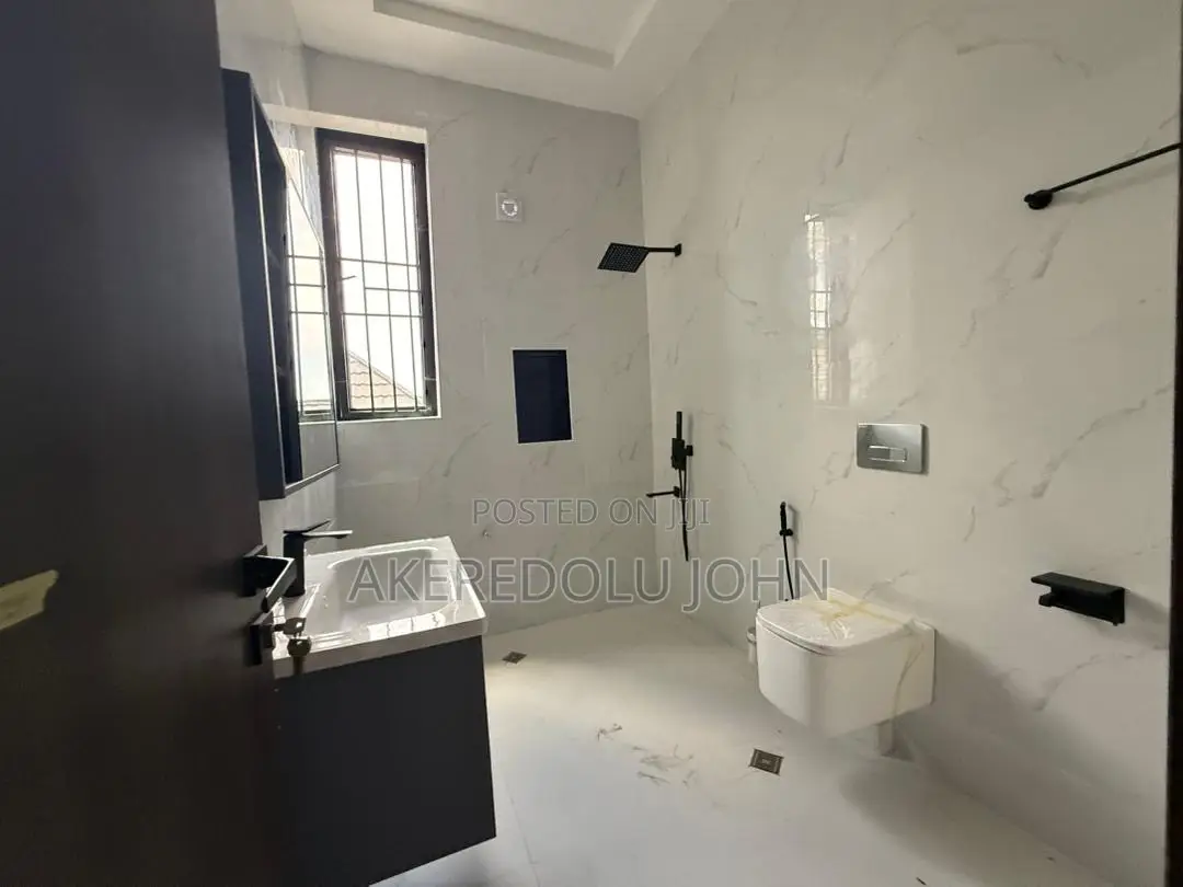 4bdrm Townhouse/Terrace in Apo Resettlement for sale in Apo Resettlement