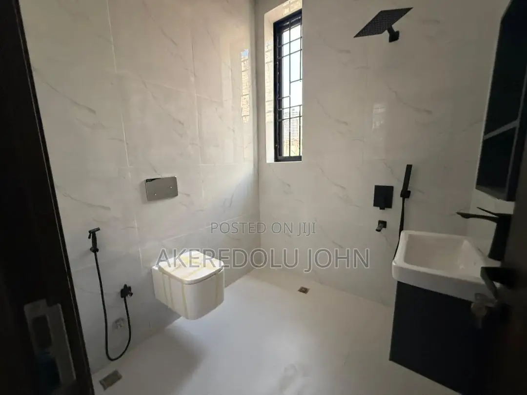4bdrm Townhouse/Terrace in Apo Resettlement for sale in Apo Resettlement
