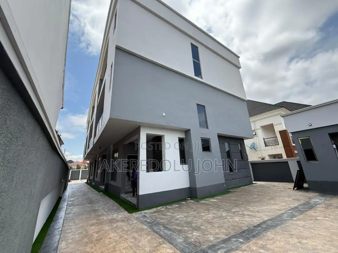 4bdrm Townhouse/Terrace in Apo Resettlement for sale in Apo Resettlement
