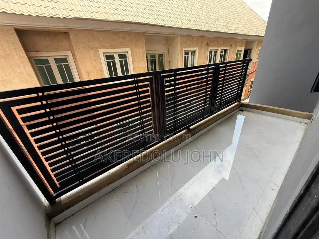4bdrm Townhouse/Terrace in Apo Resettlement for sale in Apo Resettlement