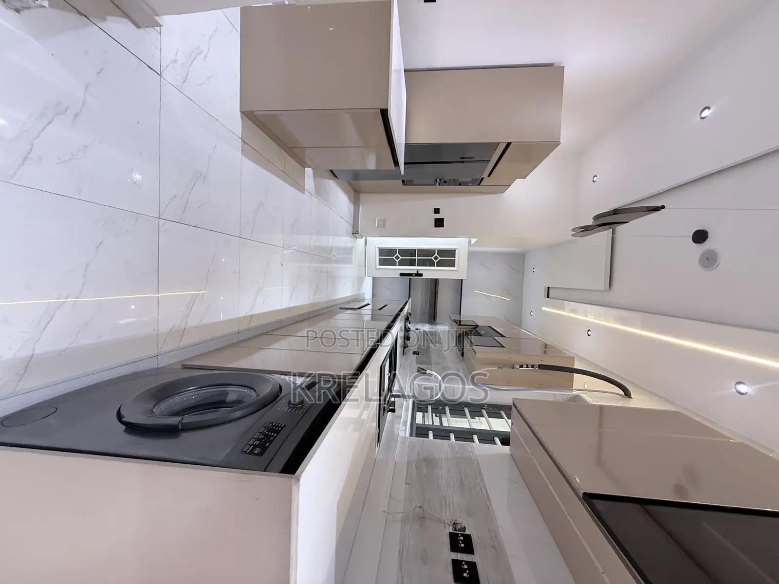 5bdrm Duplex in Chevron for sale in Chevron