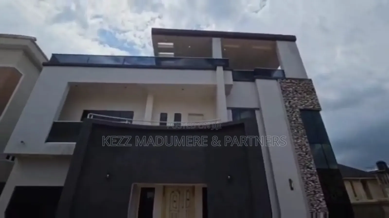 Furnished 7bdrm Duplex in Royal Gardens for sale in Owerri